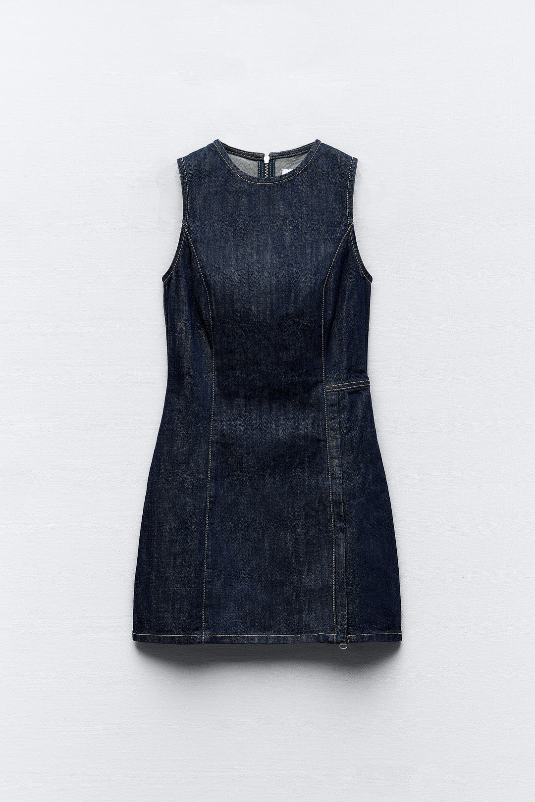 Robe courte slim avec emmanchure sarrasin à fermeture éclair**