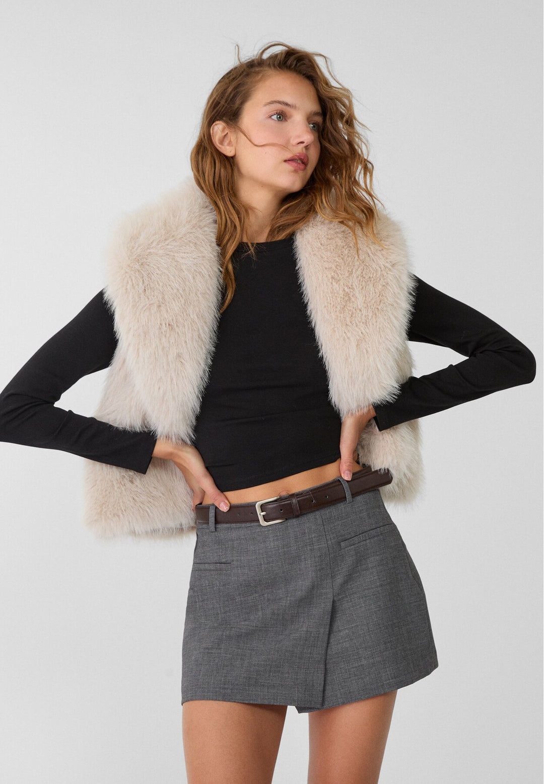 Moudda STRADIVARIUS - Gilet en Fourrure Crop Col Enveloppant - Tunisie 4