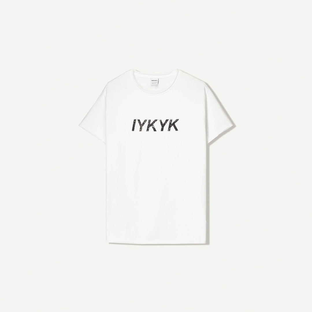 Moudda BERSHKA - T-Shirt Small - Relevé IYKYK - Tunisie 1