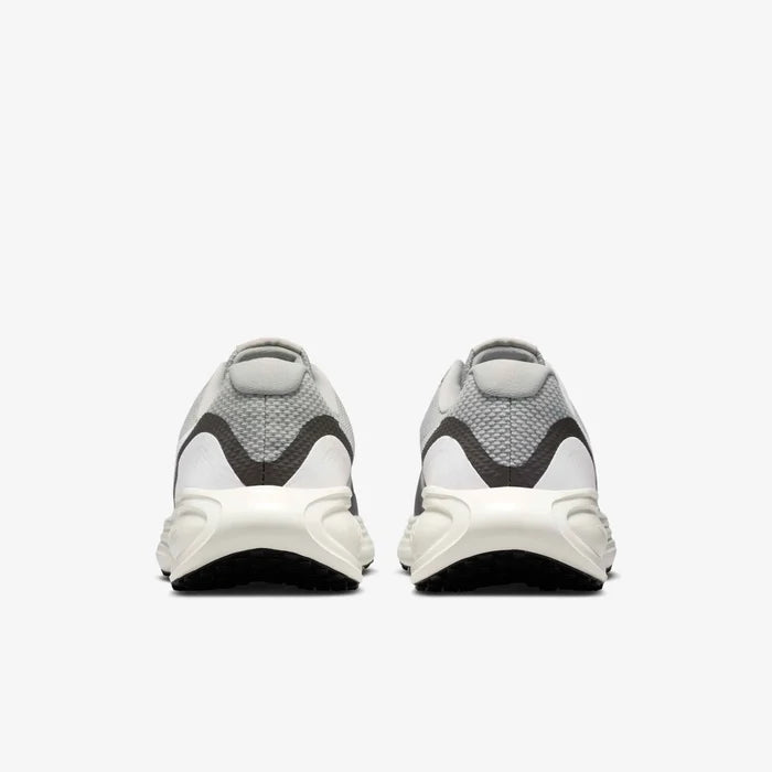 NIKE REVOLUTION 8