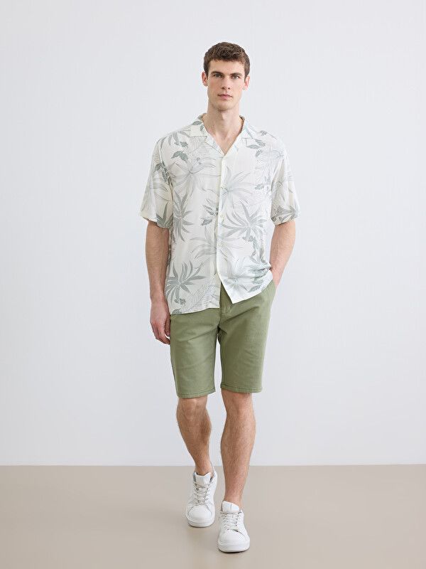 Moudda LC Waikiki - Chemise imprimée manches courtes en tissu pour Homme couleur Vert kaki clair imprimé - Tunisie 2