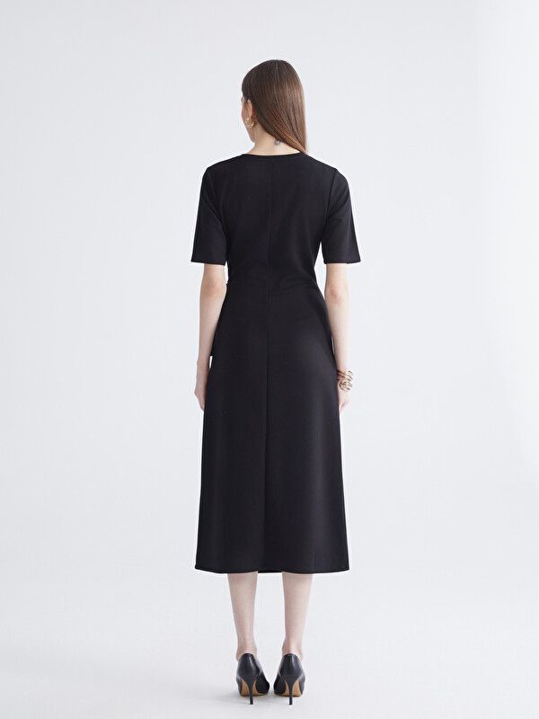 Moudda LC Waikiki - Robe manches courtes en jersey pour Femme couleur Noir - Tunisie 4