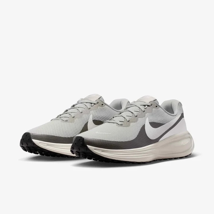 NIKE REVOLUTION 8