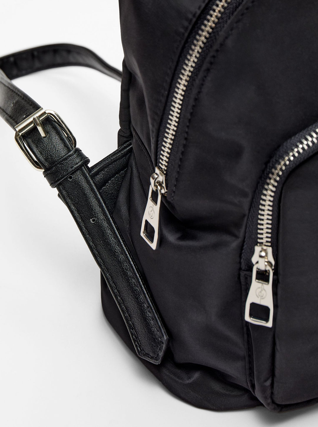 Moudda STRADIVARIUS - Mini Sac à Dos en Maille - Tunisie 1