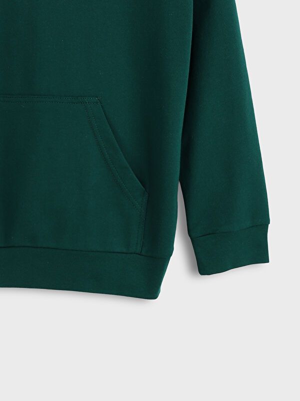 Moudda LC Waikiki - Sweatshirt basique en jersey Garçon Vert foncé - Tunisie 3