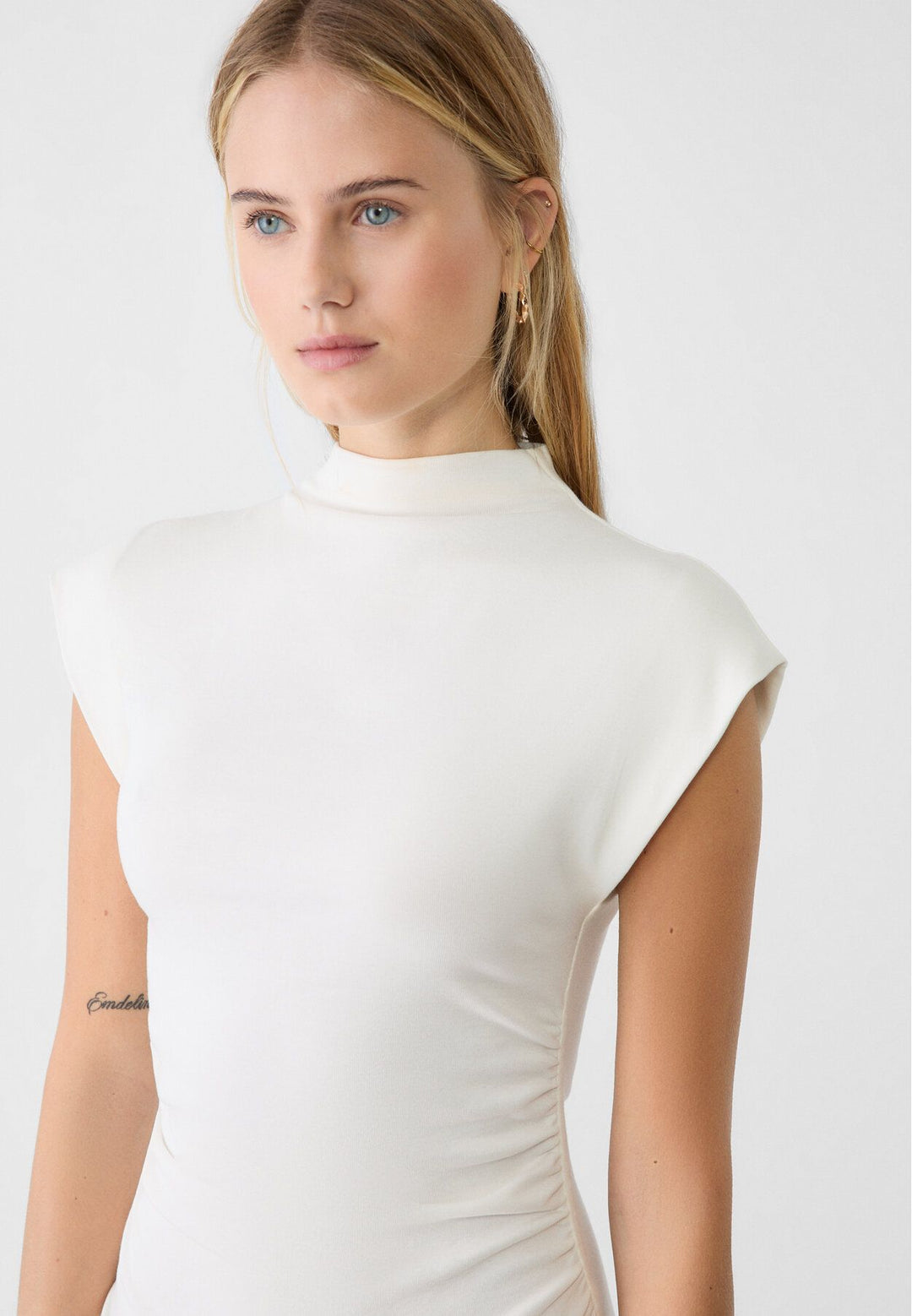 Moudda STRADIVARIUS - Robe Midi à Col Cheminée Manche Courte - Tunisie 4
