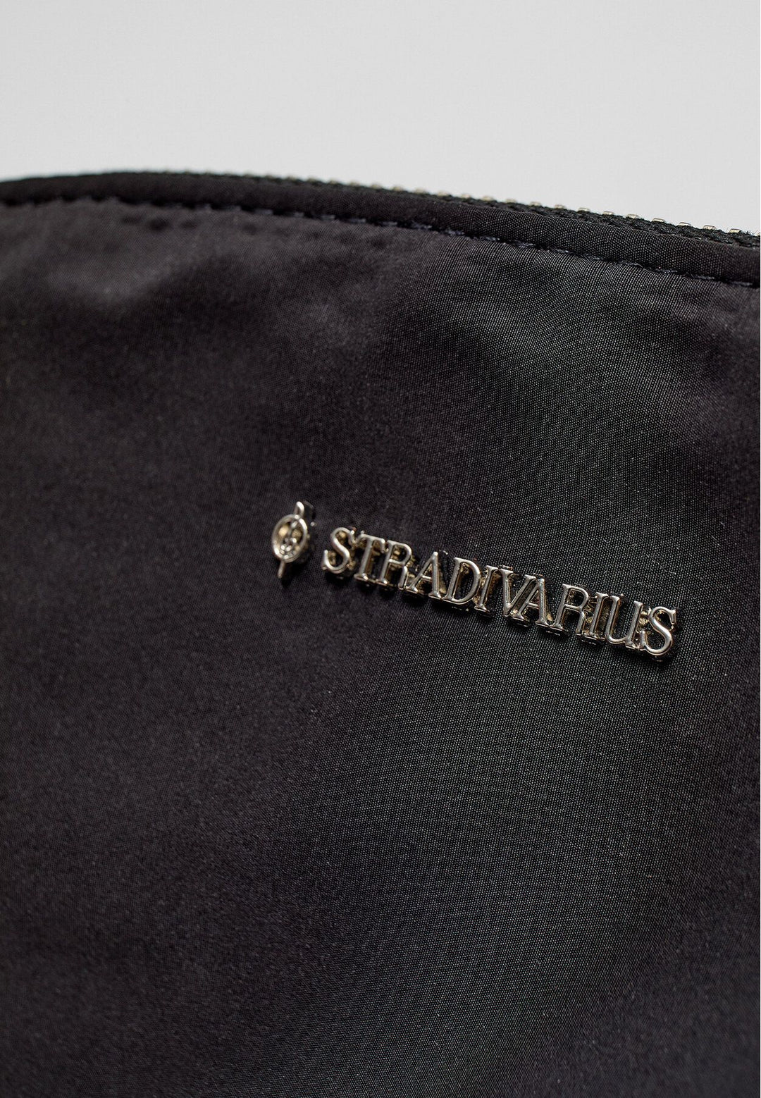 Moudda STRADIVARIUS - Grande Trousse en Maille - Tunisie 5