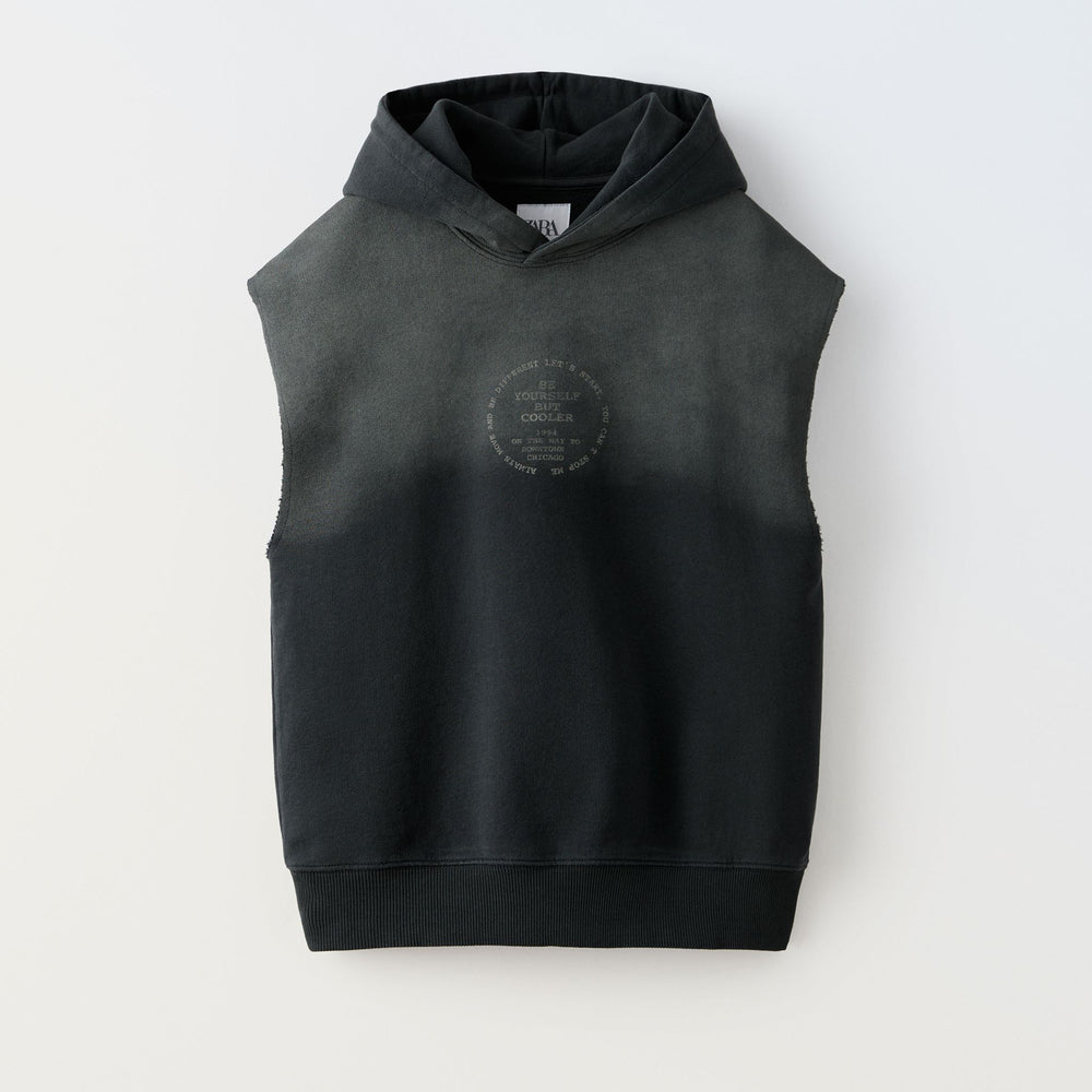 Moudda ZARA - Sweat sans manches coupé sang grunge - Tunisie 2