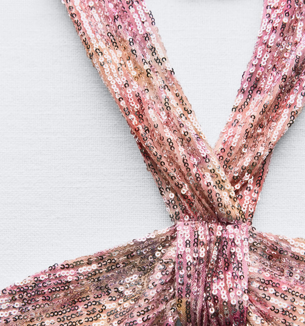 Moudda ZARA - Robe pailletée rose, nœud au décolleté - Tunisie 2
