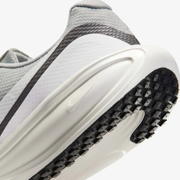NIKE REVOLUTION 8