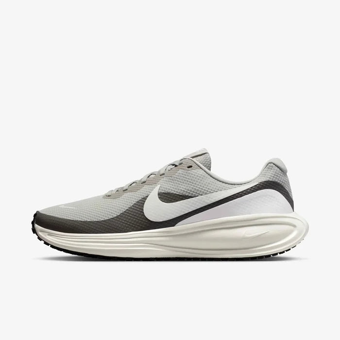 NIKE REVOLUTION 8