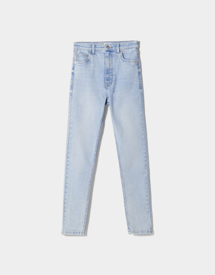 https://static.bershka.net/4/photos2/2022/I/0/1/p/0006/888/461/0006888461_2_4_1.jpg?ts=1666618757819