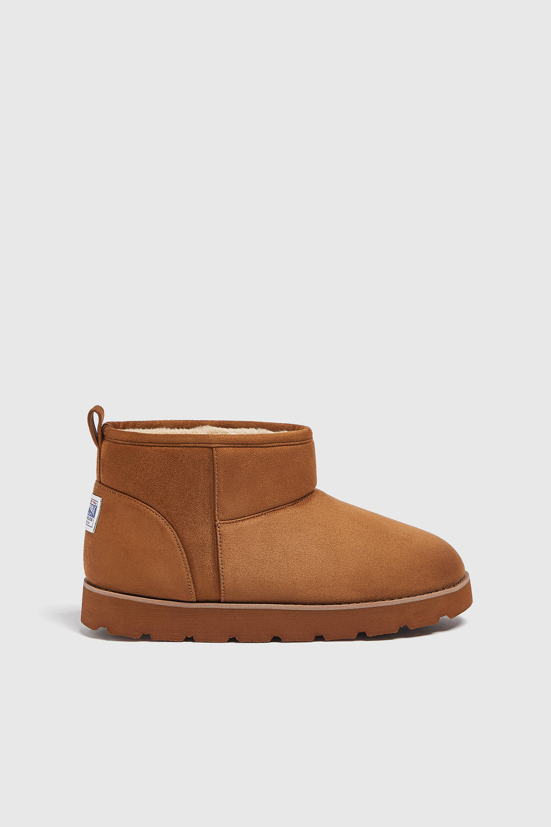 https://static.pullandbear.net/2/photos/2023/V/1/1/p/1020/040/105/1020040105_2_6_1.jpg?ts=1668068235055