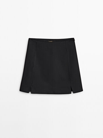 https://static.massimodutti.net/3/photos/2022/I/0/1/p/5201/702/800/5201702800_1_1_3.jpg?ts=1666258475934