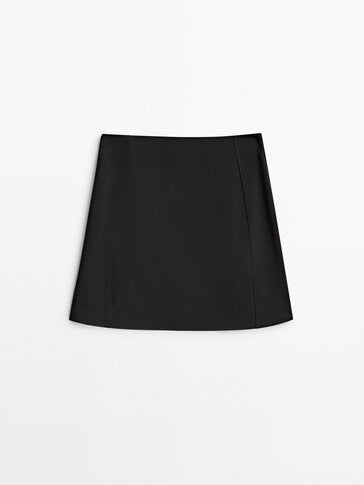 https://static.massimodutti.net/3/photos/2022/I/0/1/p/5201/702/800/5201702800_2_1_3.jpg?ts=1666258475934