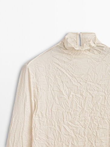 https://static.massimodutti.net/3/photos/2023/I/0/1/p/6864/565/712/6864565712_2_2_3.jpg?ts=1668525314076